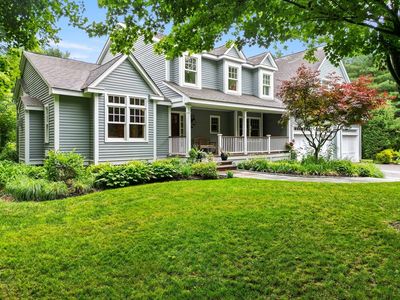 28 Howlett St