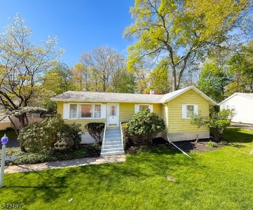 Property at 8 Dale Trl, Hopatcong, NJ