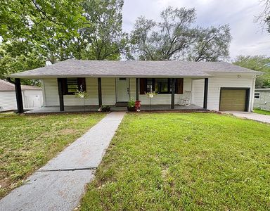 7844 Smalley Ave