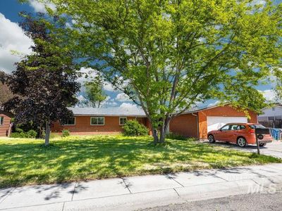 2170 N Fairmeadow Dr