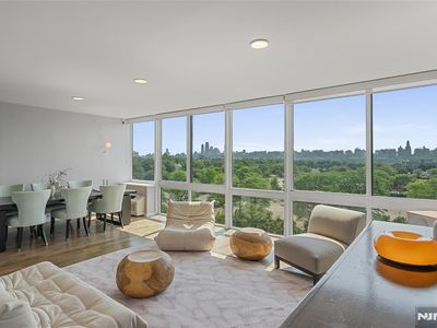 618 Hudson Park