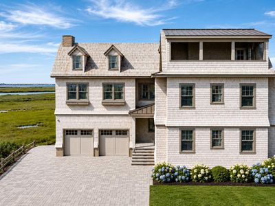 1105 Stone Harbor Blvd