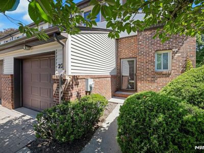 22 Hampton Ct #422