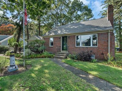 2200 W Shore Rd