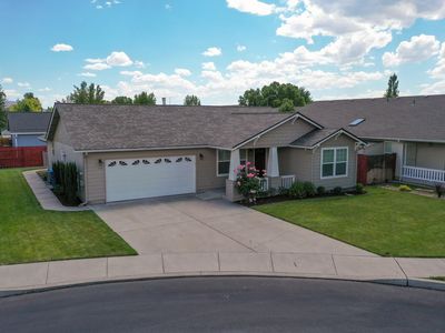 758 NE Sandstone Ct