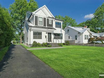 676 Ridgewood Rd