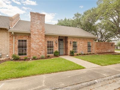 800 Dogwood Ln