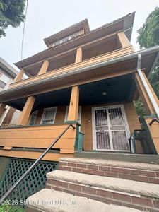52 Crescent Ave