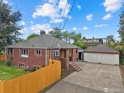 8724 16th Avenue SW