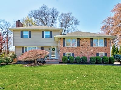 2 Midwood Dr