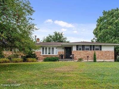 32 Redwood Dr