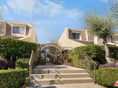 18403 Collins St UNIT D