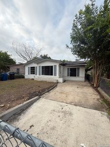 662 Brunswick Blvd