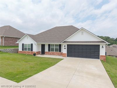 2107 Lisa Ln