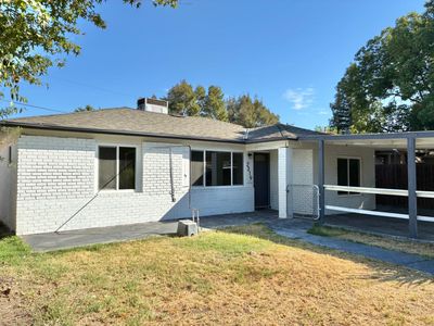 2319 E Washington St