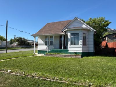1201 Leslie Ave