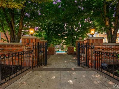 7741 Kingsbury Blvd Unit 22