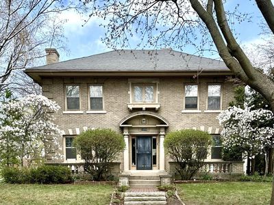 2400 East Newton AVENUE