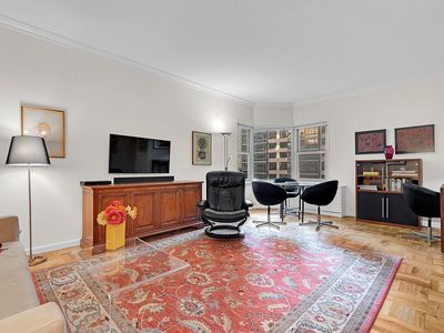 360 E 72nd St APT B811