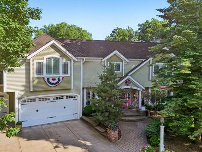 702 Glenwood COURT
