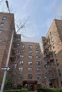 8425 Elmhurst Ave APT 1V