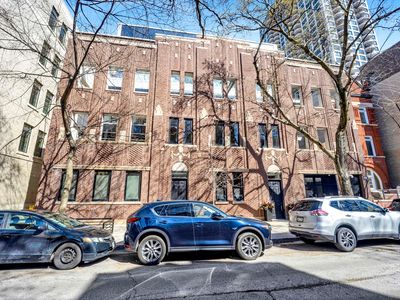2035 N Orleans St #4W