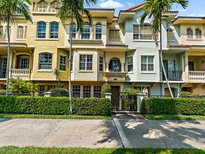 2558 Gardens Parkway