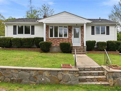 9 Brook St