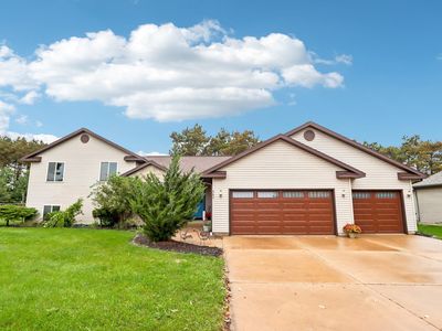 563 Clemens Ct