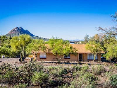 2333 W Black Canyon Dr