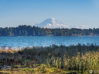 5208 Illahee Road NE