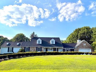 908 Hillcrest Ln