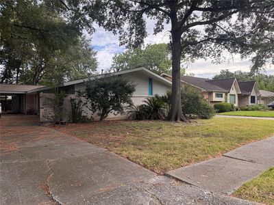 5542 Cheena Dr