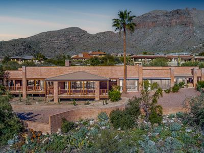 7401 N Cobblestone Rd