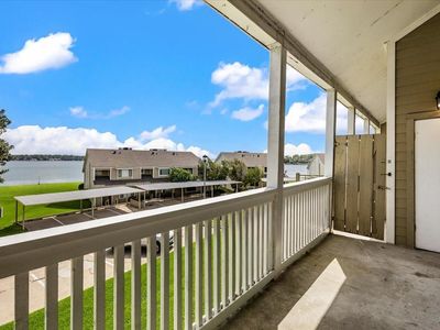 154 April Point Dr S