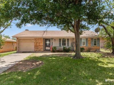 1311 Mockingbird St