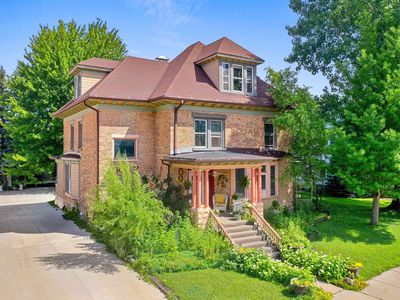 300 W Prospect Ave