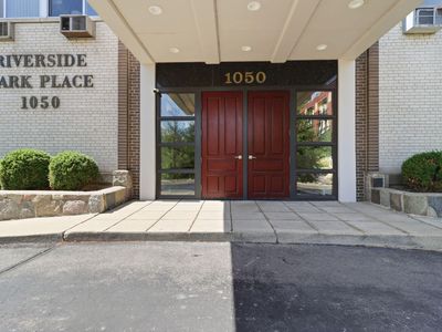 1050 Wall St APT 3E