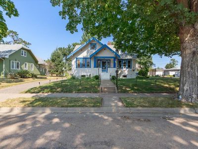 109 2nd St NW