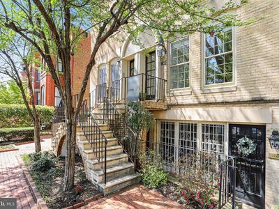 212 3rd St NE APT A