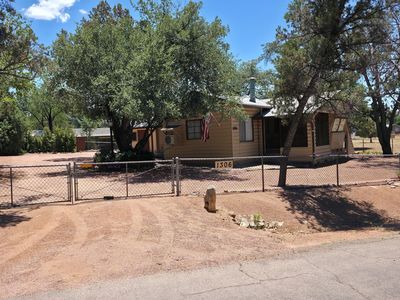 1306 N Woodland Dr