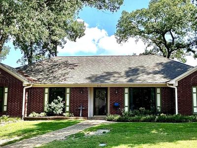808 Elaine Dr