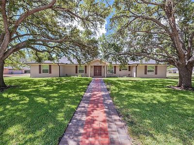 1800 Carter Creek Pkwy