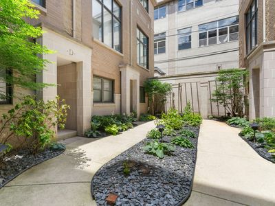 2740 N Wayne Ave APT F