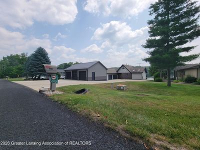 10087 Lakeside Dr