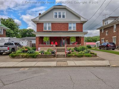 208 Race St