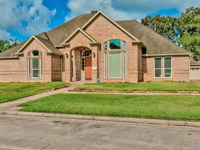 6220 Regina Ln