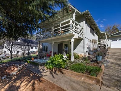 2843 Camino Heights Dr