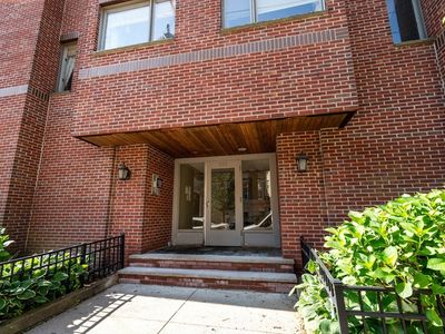 110 Strathmore Rd APT 201