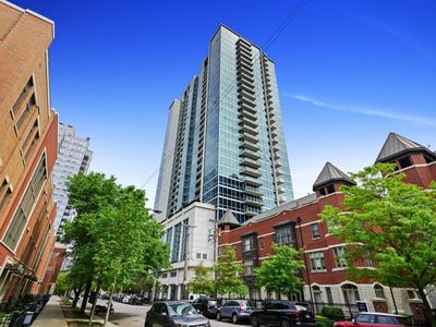 1629 S Prairie Ave #1207